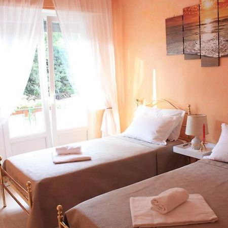 Apartment At Colosseo With Terrace Overlooking The Garden By Lyon Roma Eksteriør bilde