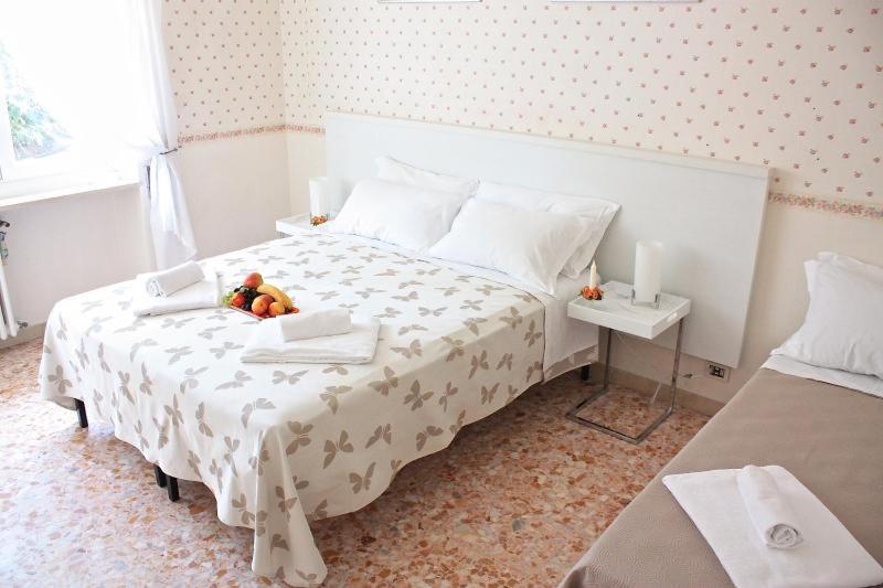 Apartment At Colosseo With Terrace Overlooking The Garden By Lyon Roma Eksteriør bilde